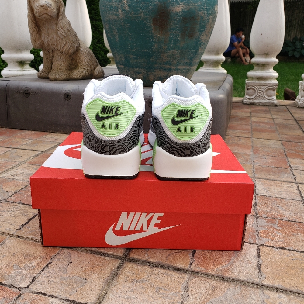Air Max 90 White Vapor Green, Size Youth 5 - Picture 4 of 6